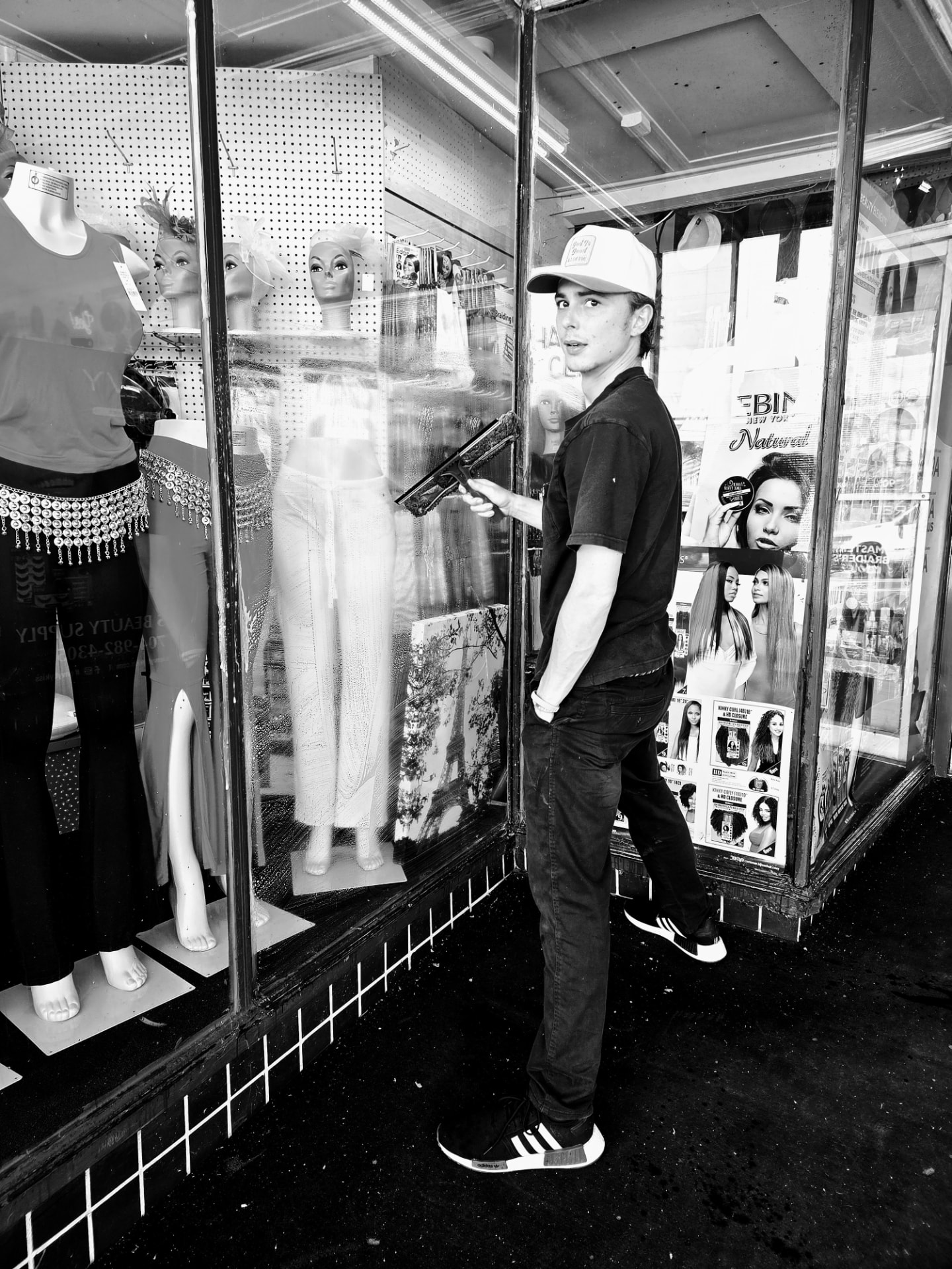 Vista cleaning retail shop glass in Albemarle, NC
